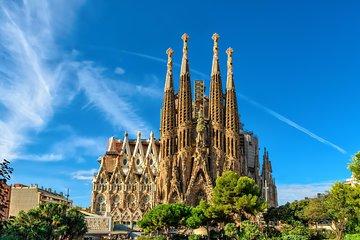 Sagrada Familia & Montserrat Small Group Tour with Hotel pick-up