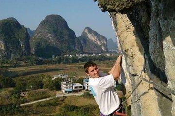 4-Hour Small Group Rock Climbing Tour in Yangshuo