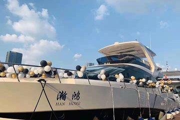 Luxury private yacht tour on the huangpu river with guide&vechile