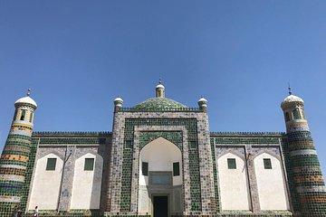 Private 2-Day Tour to Kashgar and Karakul Lake from Urumqi by Round-way Flight