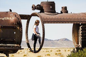 3-day SPECIALIZED TOUR Uyuni Salt Flats & surrealistic deserts