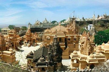Divine Hills and Temples: Palitana Jain Temple Trekking Tour