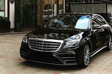 Arrival Private Transfer: Pearson Airport YYZ to Toronto in Luxury Car