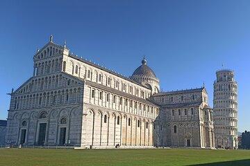 PRIVATE TRANSFER: from Cinque Terre to Florence with stops in Lucca & Pisa
