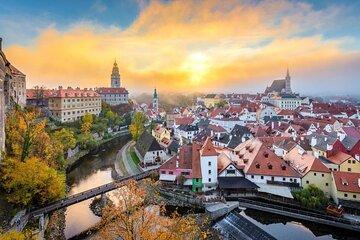 Private Transfer from Passau to Prague with 2 Hours Sightseeing of Local Driver