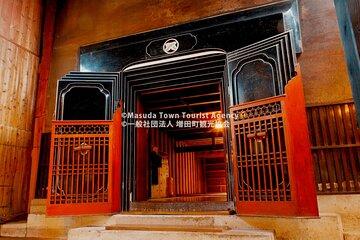 Walking Tour of Wealthy Merchant's Storehouses in Akita