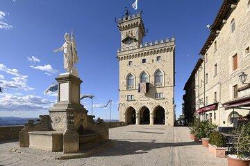 Private Guided Tour with Aperitif in Winebar in San Marino