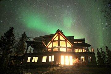 Yellowknife Winter 5 Days 4 Nights: Aurora and Day Activities