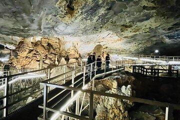 Tour to "Grutas de Bustamante" with Guide, Transfer and Tickets