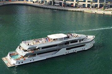 Dubai: Lotus Mega Yacht 3 Hours Dinner Cruise Tickets