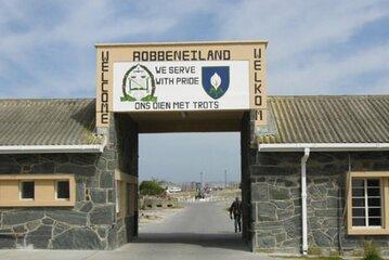 Robben Island and Table Mountain Guided Tour with Ferry Ticket.