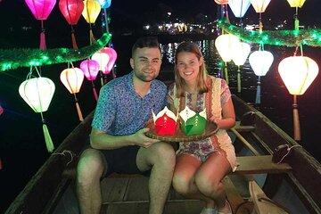 Hoi An Old Town Lantern Boat Ride Tour with Local Dinner