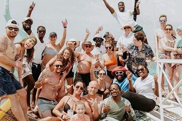 Negril Catamaran: Sunset Sail with Snorkeling, DJ & Rick’s Cafe