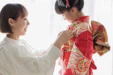 Wearing a Kimono a Traditional Japanese Outfit