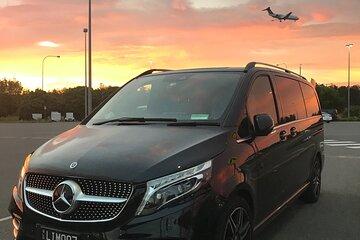 Noosa to Brisbane Airport Private Transfer for 1 to 5 People
