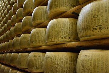 Supercar & Food Tour: Ferrari, Lamborghini, Parmigiano & Balsamic
