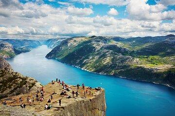 Majestic Hike Experience to Preikestolen with Local Guide