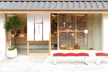 Traditional Japanese Kanzashi Making Experience in Kyoto