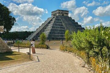 Chichen Itza Tour and 2 Cenotes from Valladolid small group