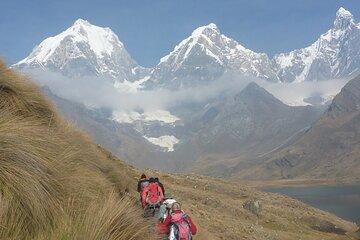 Trekking Classic Cordillera Huayhuash. Climb Diablo Mudo 9N 10D