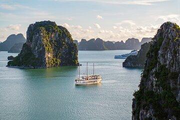 2-Day Discover Bai Tu Long’s Secrets with Treasure Junk Cruise