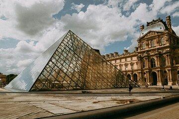 Paris Louvre Museum & Optional 24H Sightseeing Seine River Cruise