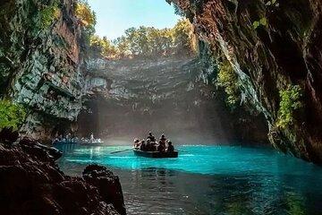 Budget Tour - Melissani Cave and Myrtos Beach Tour