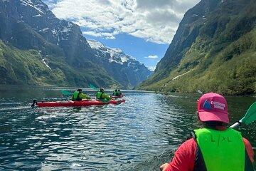 Vossevangen: Nærøyfjord Full-Day Guided Kayaking Trip