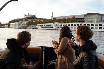 Private Danube Boat Tour with Beer and Prosecco