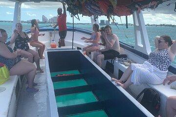 Explore Nassau's Reefs: Glass Bottom Boat and Snorkel Experience