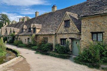 Scenic Transfer from Stratford Upon Avon to London Via Cotswolds