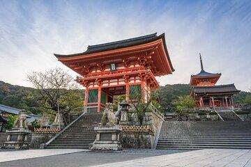 Kyoto's Top 4 Sights in 6 Hour Private Walking Tour with Guide