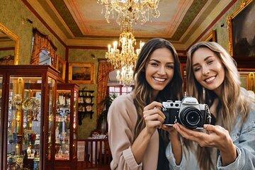 3h Royal Castle Tour: Interior, Garden Pralines, Coffee & Dessert