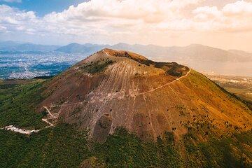 Private Transfer - Praiano to Naples with 2h of Sightseeing: Vesuvius or Pompeii