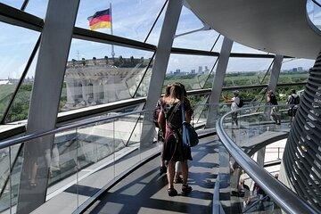private groups tour Reichstag with dome