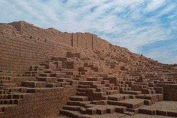 Miraflores and Huaca Pucllana Tour from Lima