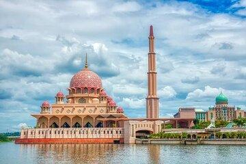 Putrajaya Pink Mosque and Blue Mosque Shah Alam Day Tour
