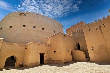 Historical Nizwa and Jabel Shams Grand Canyon Tour