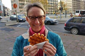 Brussels: Historical Walking Tour with Chocolate & Waffle Tasting
