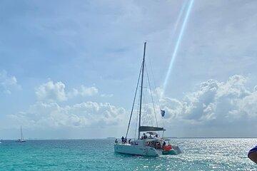 Isla Mujeres on Catamaran luxury with Snorkel and Open Bar
