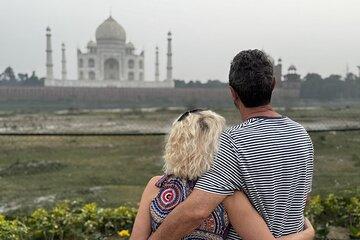 Taj Mahal Luxury Tour By SUPERFAST Train From Delhi