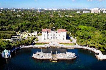 Private 5 Hour Miami Tour Walk and Ride in a Limousine Van