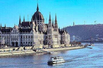Budapest: 60-Minute Sightseeing Cruise with Budapest Beer