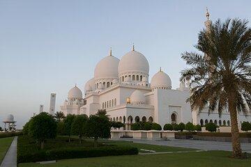 Dubai To Abu Dhabi Grand Mosque, Royal Palace and Etihad Towers