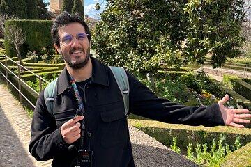 Full Alhambra Tour with Guide in Art with Private Transportation