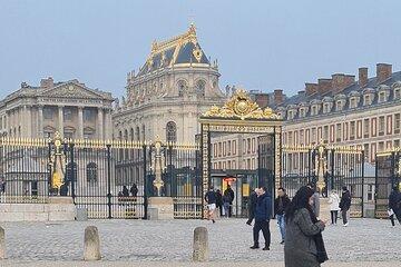 Simple return from the Palace of Versailles to Paris