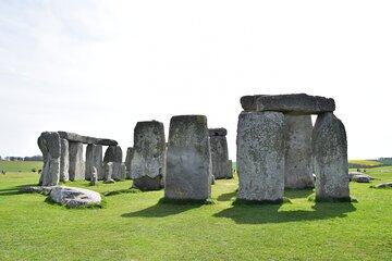 Private Taxi Tour to Stonehenge and Winchester Cathedral