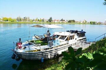 Guided Basel Boat Tour: City Highlights, Apéro & Welcome Drink