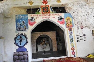 Ashrams, Caves & Sacred Vibes Tour along the Ganges in Rishikesh