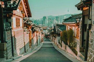 Shared Tour from Gogung to Gwangjang Market